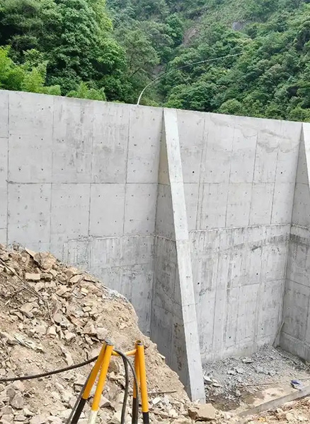 保定新区重力式挡土墙